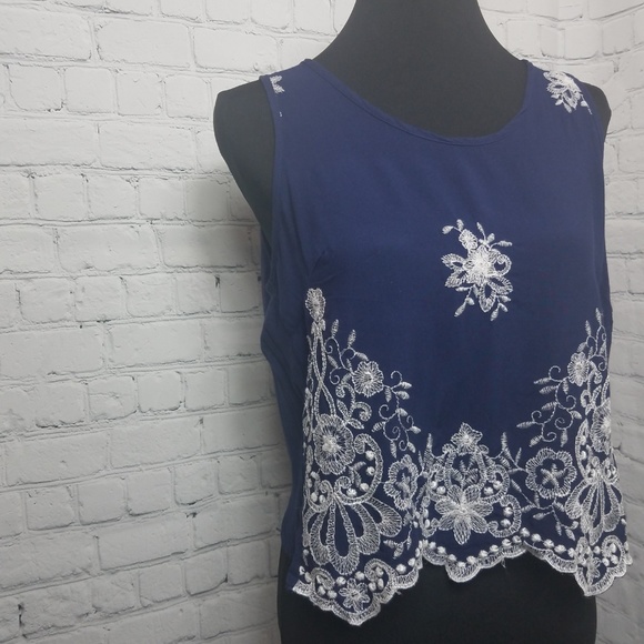 Romeo & Juliet Crop Top -  Sz L - Picture 2 of 5